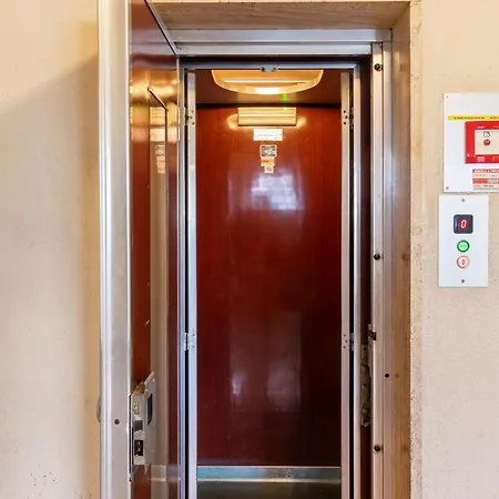 Dimora Manzoni - Per 5 Pp Parcheggio E Ascensore Daire