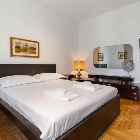 Dimora Manzoni - Per 5 Pp Parcheggio E Ascensore Daire *