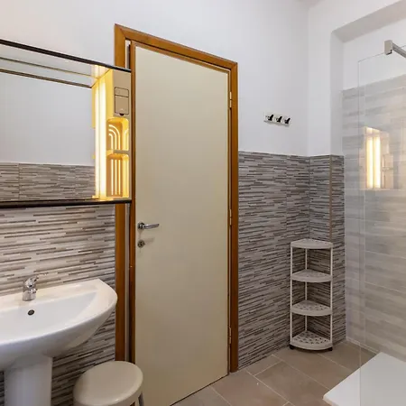 Dimora Manzoni - Per 5 Pp Parcheggio E Ascensore Daire Gorizia
